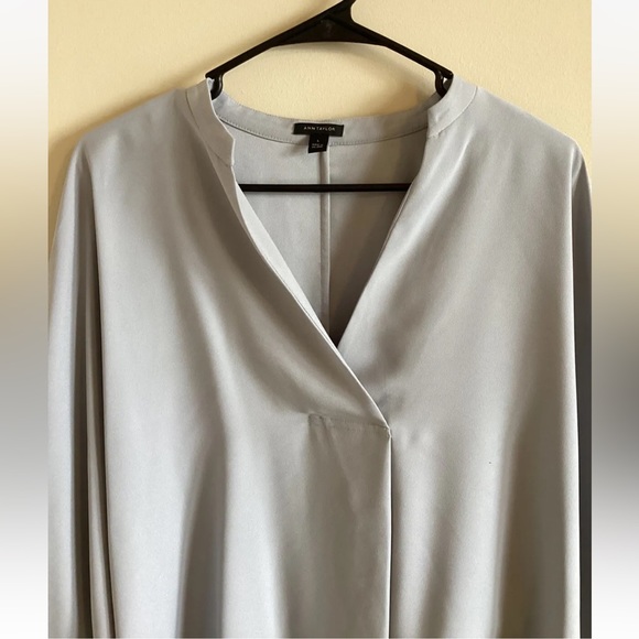 Ann Taylor Women’s Modern V-Neck Dolman Sleeve Gray Blouse Size Large - Picture 3 of 8
